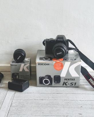 PENTAX K-S1 con obiettivo 18-55mm + fisso 50 mm