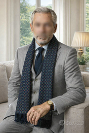 Raffinata sciarpa di marca in lana