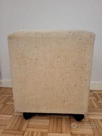 Pouf imbottito con ruote