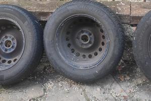 4 cerchi golf 7 + 5 Michelin 4 stagioni 195/65/15