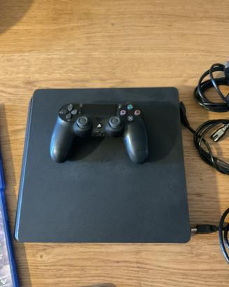 PS 4 SLIM