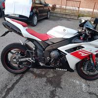 YAMAHA R1 2008 IMMATRICOLATA A PEZZI