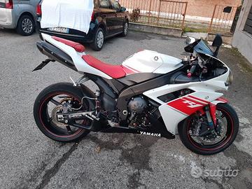 YAMAHA R1 2008 IMMATRICOLATA A PEZZI