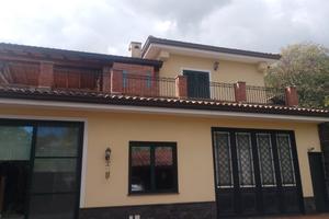 VILLA 230 mq+ DEPENDANCE 90 mq+ TERRENO 3600 MQ