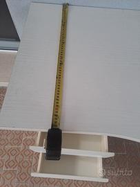 Scrivania bianca in legno