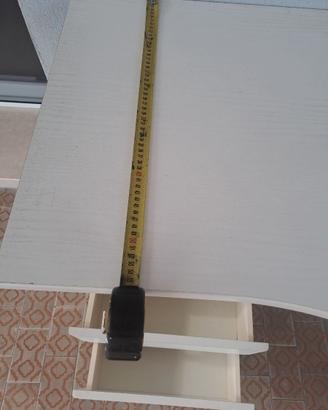 Scrivania bianca in legno
