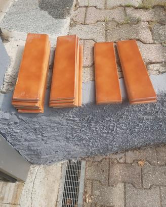 Piastrelle zoccolini in ceramica 
