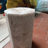 piedistallo marmo bianco