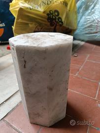 piedistallo marmo bianco