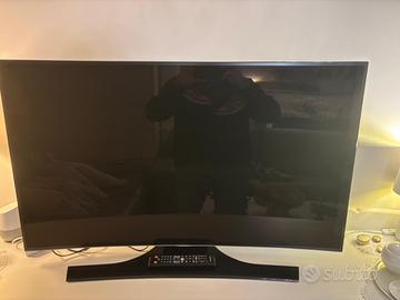 Televisore Samsung 48” curvo DVB-T2