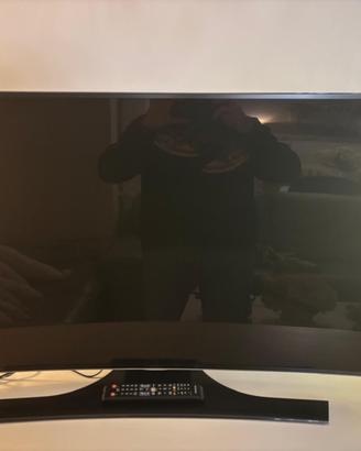 Televisore Samsung 48” curvo DVB-T2