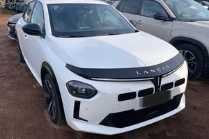 Lancia Ypsilon Hybrid e-DCT LX 2025