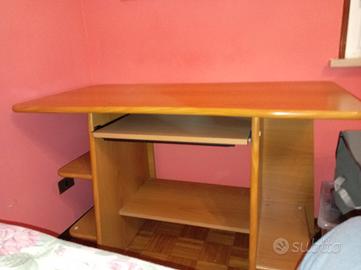 scrivania porta PC 