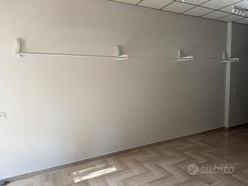 Appenderia a muro negozio