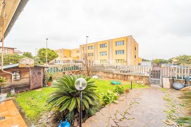 VILLA BIFAMILIARE SU TRE LIVELLI CON BOX AUTO