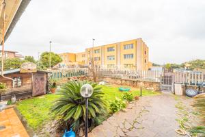 VILLA BIFAMILIARE SU TRE LIVELLI CON BOX AUTO