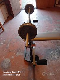 Panca con bilanceri per sollevamento pesi