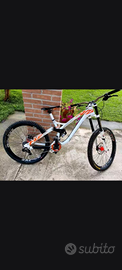 DH marca NS BIKES misura M cerchi da 27,5