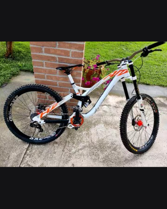DH marca NS BIKES misura M cerchi da 27,5