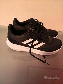 Scarpe Adidas da uomo nere e bianche 