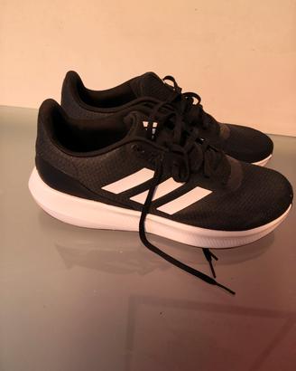 Scarpe Adidas da uomo nere e bianche 