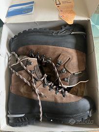 Scarpone Meindl uomo da montagna, caccia, lavoro.