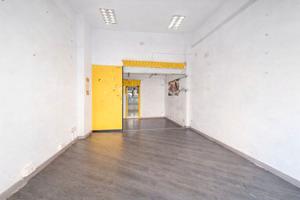 Locale commerciale via Salvo D'Acquist