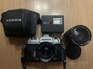 Konica autoreflex T con due obiettivi e borsa