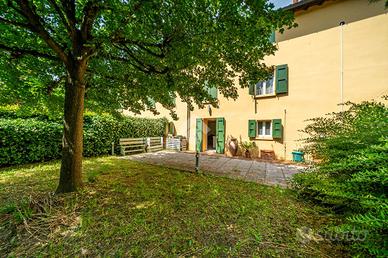 VILLA A SCHIERA CENTRALE A MODENA