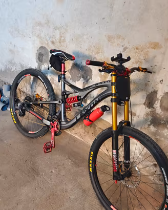 MTB downhill 29 carbonio 