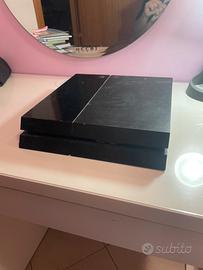 Playstation 4 con 2 pad e giochi