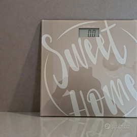 bilancia pesapersone digitale in vetro.  Presenta