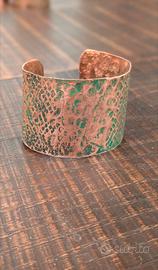 Bracciale forgiato e scolpito a  mano in rame