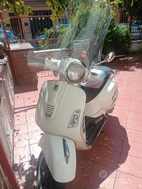 Vespa 300GTs