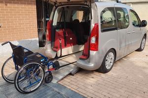 Berlingo trasporto disabili pedana elettrica Rolfi