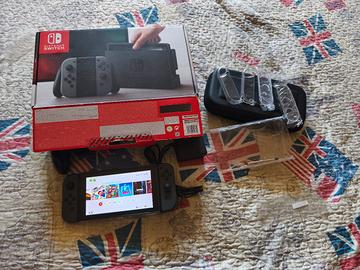 Nintendo Switch con scatola ed accessori