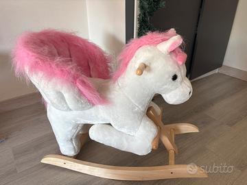 Dondolo cavallino bambina