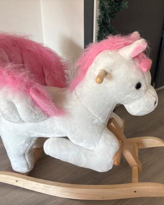 Dondolo cavallino bambina