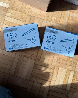 12 Faretti LED MR16 – 450lm – 5W (45W equivalenti)
