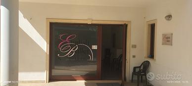 Locale commerciale in zona di forte passaggio