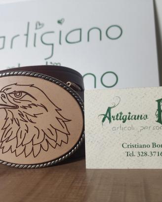 cintura marrone con fibbia aquila