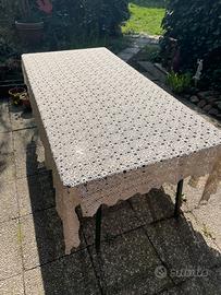 Tovaglia realizzata all’uncinetto