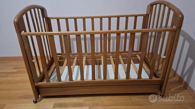 Lettino neonata/o in legno