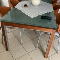 Tavolo sedie forno fornello lavello