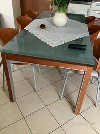 Tavolo sedie forno fornello lavello