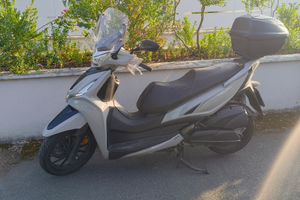 Kymco Agility 300 con accessori