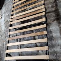 Letto/brandina pieghevole con rete a doghe e ruote