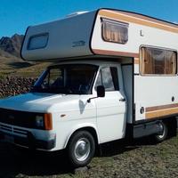 Camper Vintage Ford Roller