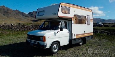 Camper Vintage Ford Roller