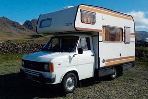 Camper Vintage Ford Roller